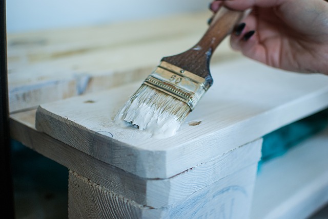 Quelles est la procedure pour peindre des meubles vernis ?